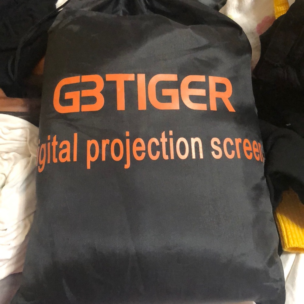 Projection screen